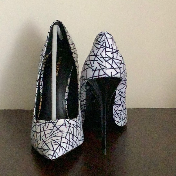 Shoes - Picture 3 of 8